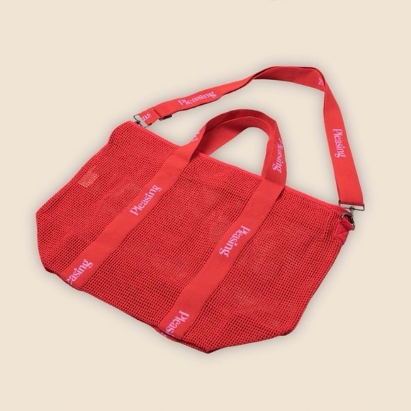 NEW Harry Styles Pleasing Red Pop Up Beach Tote Bag - Picture 1 of 3